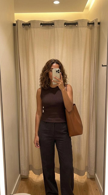 Effortless Modern Style: Indoor Wardrobe Visual Reference Pack