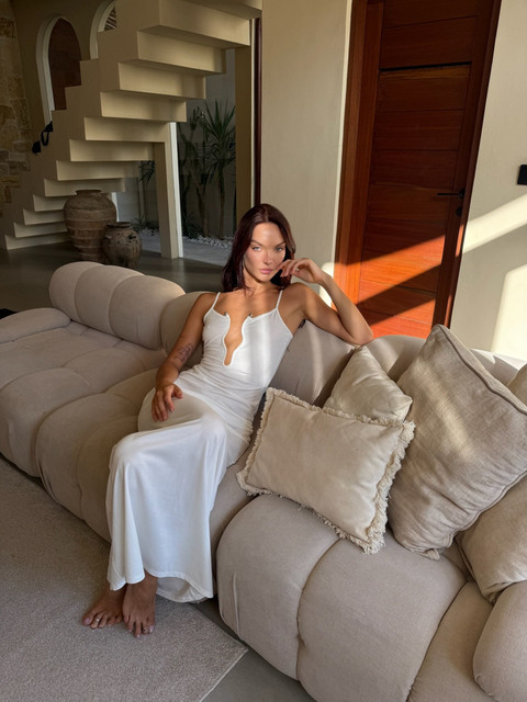 Elegant White Maxi Slip Dress: Modern Resort Styling Reference Set