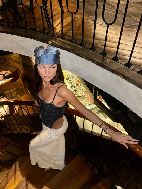 Sophisticated Evening Denim & Maxi Skirt Lookbook-Style Set: Chic Restaurant & Resort Styling