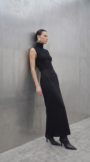 Sleek Black Monochrome Styling: Modern Minimalist Full-Length Looks, a Lookbook-Style Set
