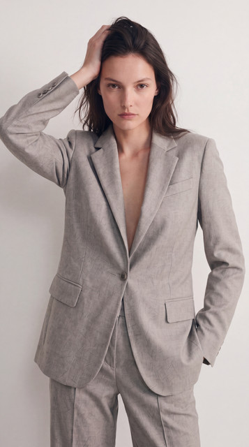 Modern Neutral Suit: Relaxed Tailoring & Confident Styling Editorial Photoshoot References