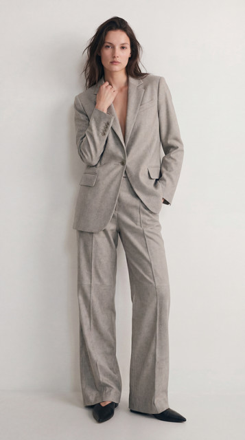 Modern Neutral Suit: Relaxed Tailoring & Confident Styling Editorial Photoshoot References