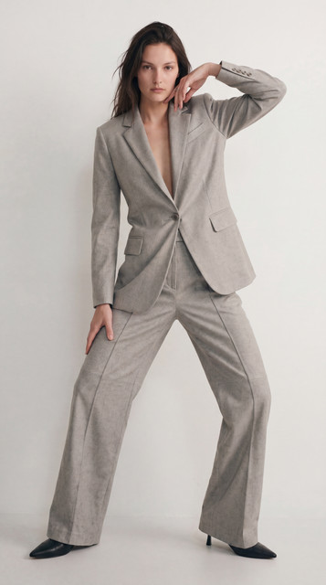 Modern Neutral Suit: Relaxed Tailoring & Confident Styling Editorial Photoshoot References
