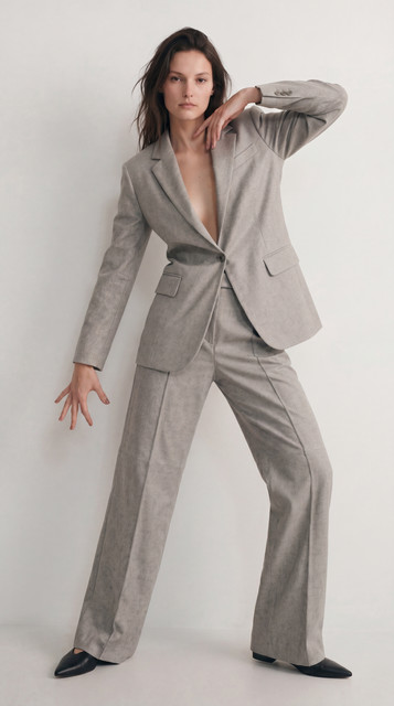 Modern Neutral Suit: Relaxed Tailoring & Confident Styling Editorial Photoshoot References