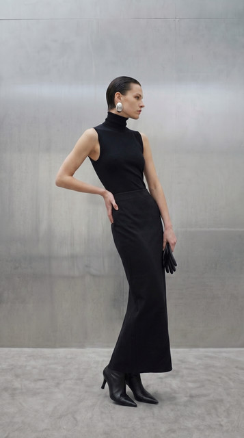 Sleek Black Monochrome Styling: Modern Minimalist Full-Length Looks, a Lookbook-Style Set