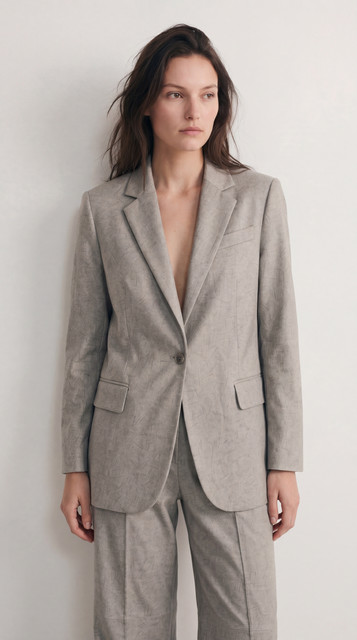 Modern Neutral Suit: Relaxed Tailoring & Confident Styling Editorial Photoshoot References