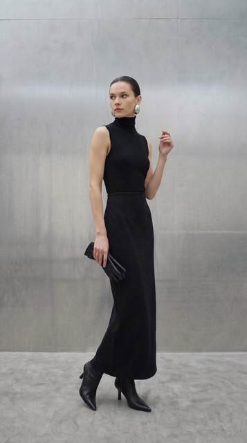 Sleek Black Monochrome Styling: Modern Minimalist Full-Length Looks, a Lookbook-Style Set