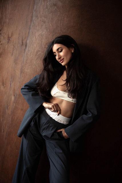 High-Fashion Editorial: Modern Tailoring & Fluid Silhouettes Styling Reference Set