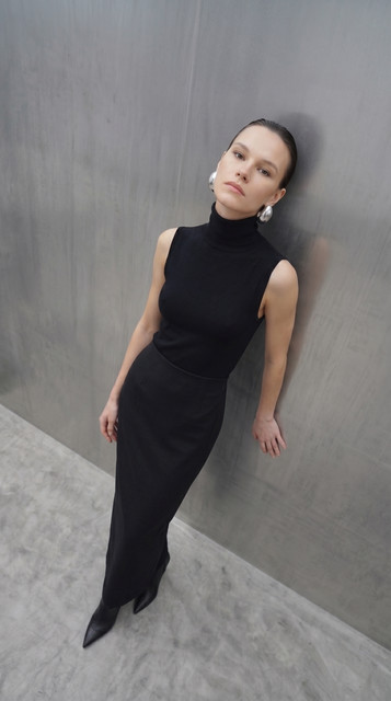 Sleek Black Monochrome Styling: Modern Minimalist Full-Length Looks, a Lookbook-Style Set