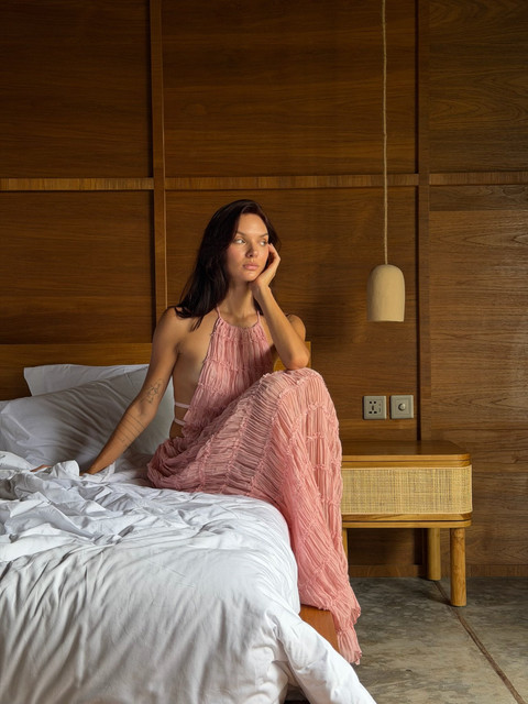 Soft Pink Resort Chic: Flowing Dresses & Swimwear Styling Reference Set for Tranquil Getaways