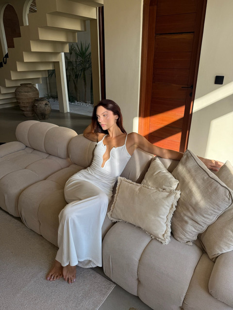 Elegant White Maxi Slip Dress: Modern Resort Styling Reference Set