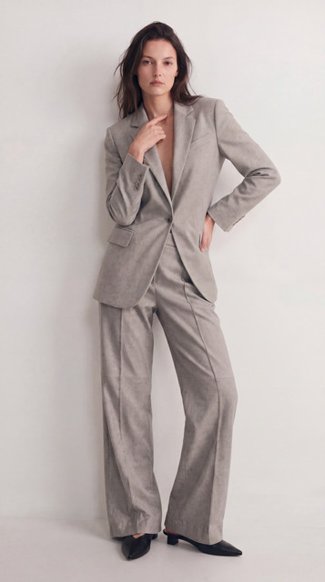 Modern Neutral Suit: Relaxed Tailoring & Confident Styling Editorial Photoshoot References