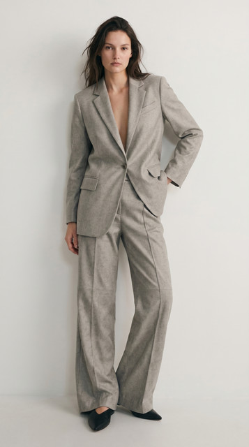 Modern Neutral Suit: Relaxed Tailoring & Confident Styling Editorial Photoshoot References