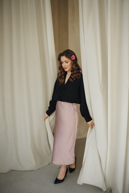 Modern Elegance: Black Blouse & Pink Satin Skirt Outfit and Styling Ideas for a Chic Lookbook