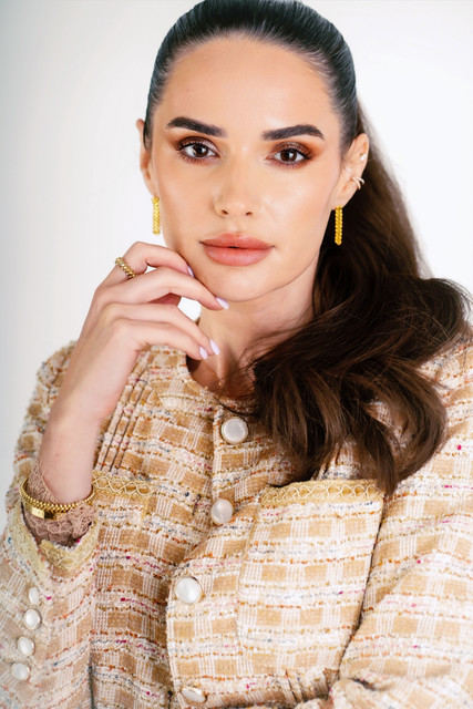 Polished Tweed & Velvet Looks: High-Fashion Studio Styling Reference Photo Set