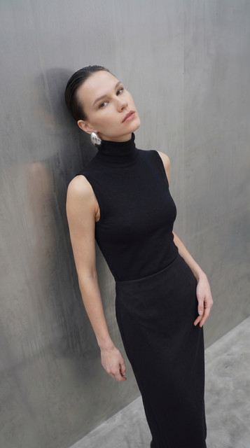 Sleek Black Monochrome Styling: Modern Minimalist Full-Length Looks, a Lookbook-Style Set