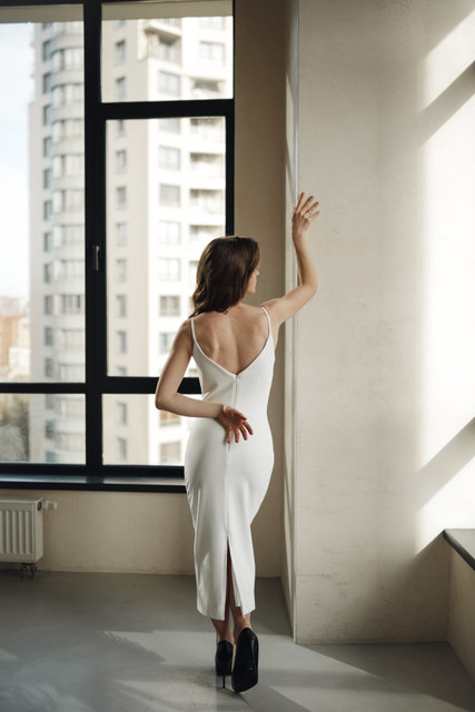 Sleek White Midi Dress Lookbook-Style Set: Minimalist City Styling in Soft Daylight