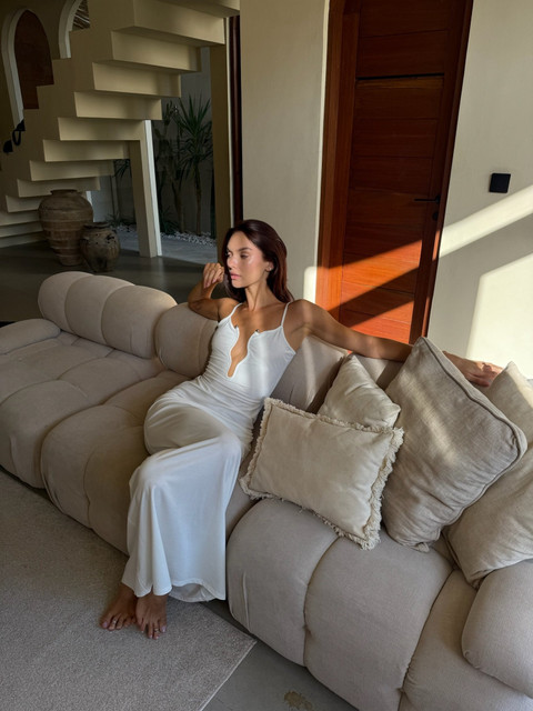 Elegant White Maxi Slip Dress: Modern Resort Styling Reference Set