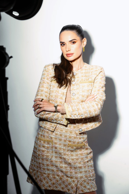 Polished Tweed & Velvet Looks: High-Fashion Studio Styling Reference Photo Set