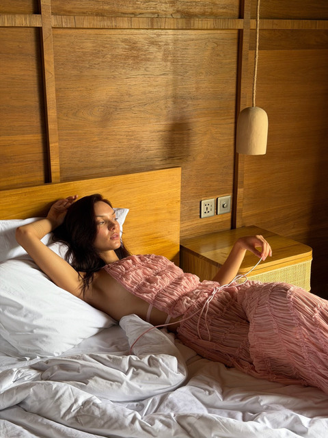 Soft Pink Resort Chic: Flowing Dresses & Swimwear Styling Reference Set for Tranquil Getaways