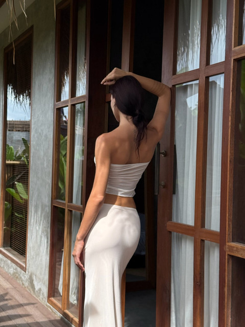 Luxurious Tropical Resort Styling: Cream Co-ord Outfit and Styling Ideas for Effortless Editorial Fashion