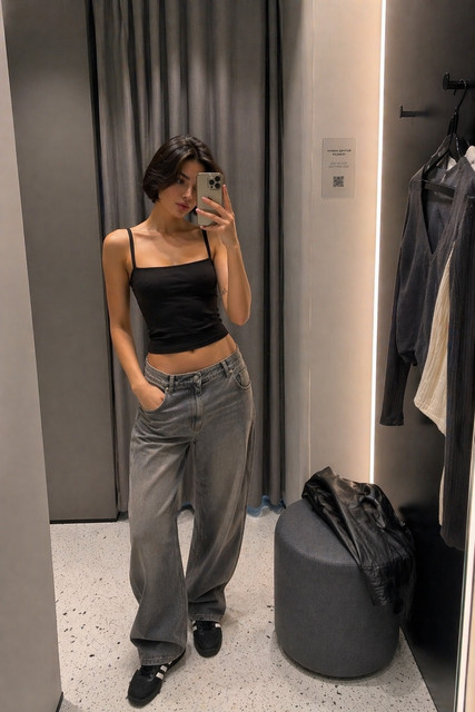 Effortless Casual & Neutral Styling: Modern Fitting Room Outfit and Styling Ideas