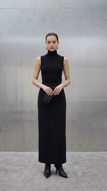 Sleek Black Monochrome Styling: Modern Minimalist Full-Length Looks, a Lookbook-Style Set