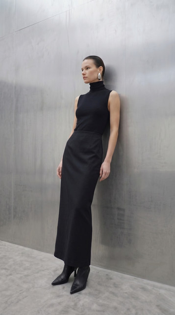 Sleek Black Monochrome Styling: Modern Minimalist Full-Length Looks, a Lookbook-Style Set