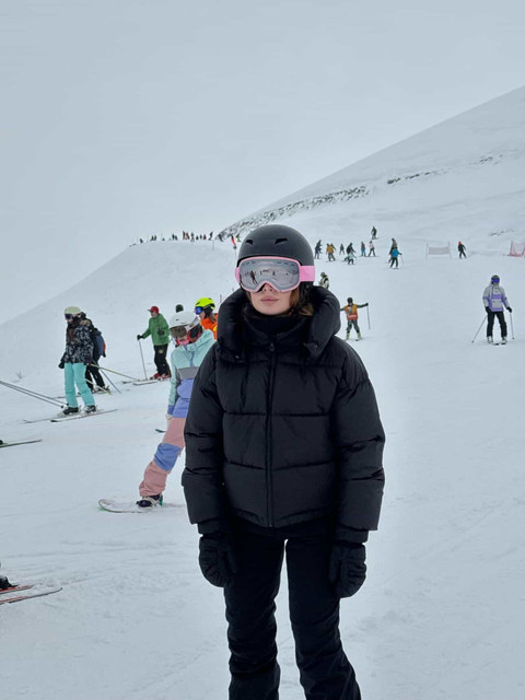 Alpine Chic Puffer Jacket Styling: Winter Resort Outfit Ideas Photo Set