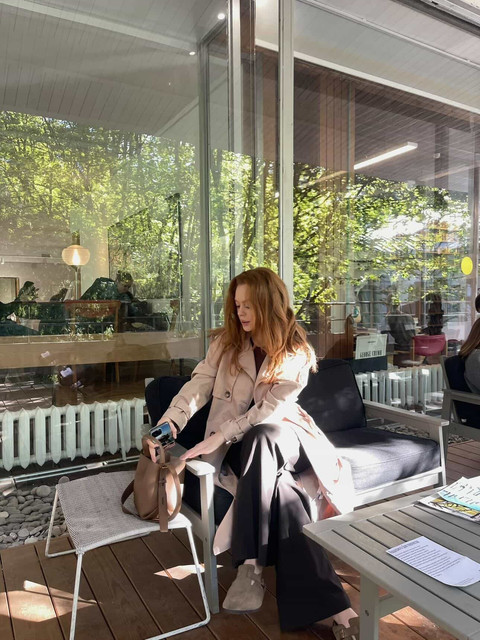 Modern Cafe Trench Coat Styling: Urban Chic Lookbook-Style Set