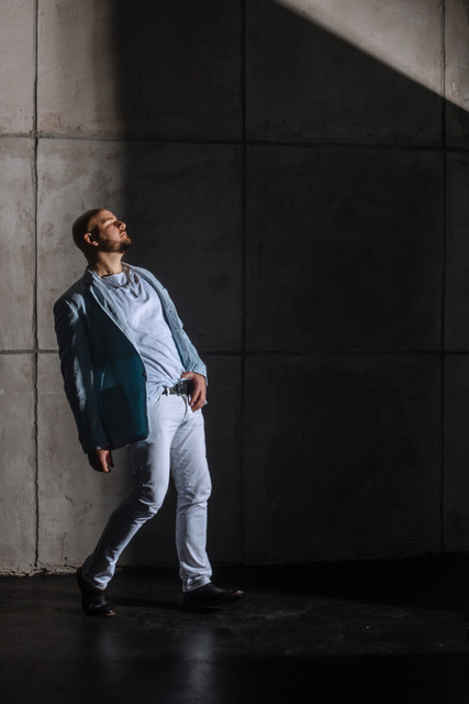 Urban Edge Menswear: Light Blue Blazer & Casual Tailoring Styling Reference Set