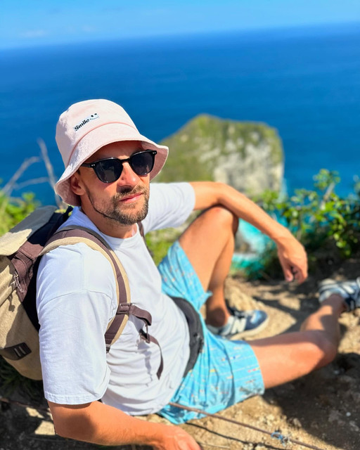 Vibrant Coastal Menswear: Summer Outfit and Styling Ideas