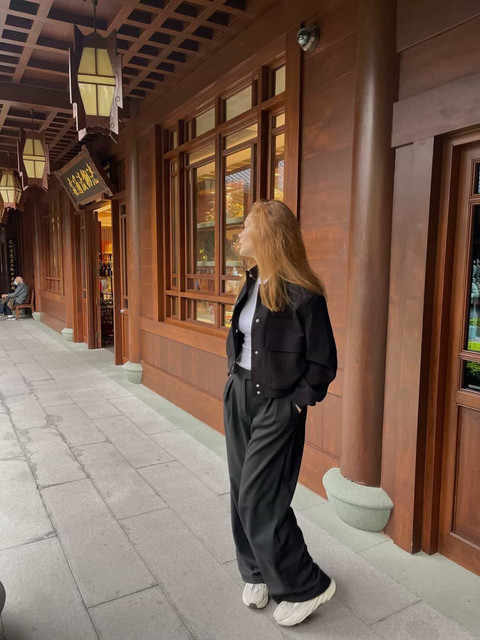 Urban Monochrome Chic: Effortless Street Style Outfit and Styling Ideas with Architectural Backdrop