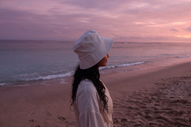 Dreamy Sunset Beach Editorial Photoshoot Pack: Relaxed Resort Wear & Coastal Chic