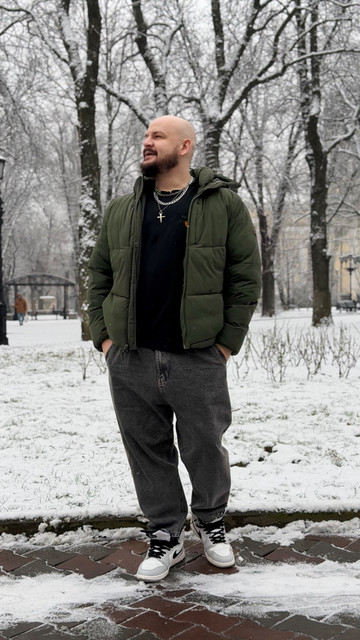 Effortless Urban Winter Style: Men's Puffer Jacket & Denim Outfit and Styling Ideas