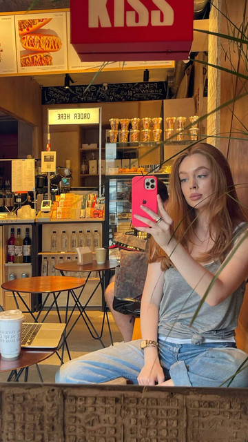 Urban Cafe Denim & Tank Outfit and Styling Ideas for Modern Casual Chic