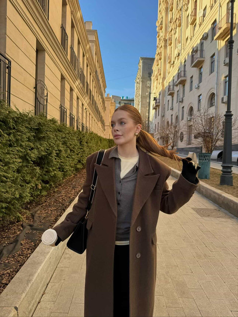 Urban Chic Outerwear Visual Reference Pack: Sophisticated City Street Styling for Autumn/Winter