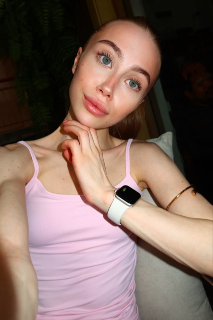 Soft Pink Ribbed Tank Top Outfit & Styling Ideas: Cozy Indoor Natural Light Photoshoot
