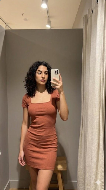 Effortless Modern Style: Curated Outfit and Styling Ideas for Day-to-Night Looks, a visual reference pack
