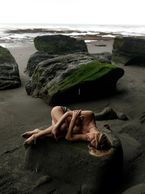 Earthy Coastal Editorial Swimwear Styling Reference Set: Raw Nature & Overcast Charm