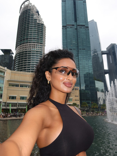 Urban Resort Editorial Photoshoot Pack: Chic City Styling & Architectural Backdrops