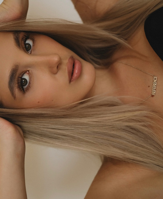Serene Daylight Beauty Editorial: Delicate Silver Necklace Styling Reference Photo Set