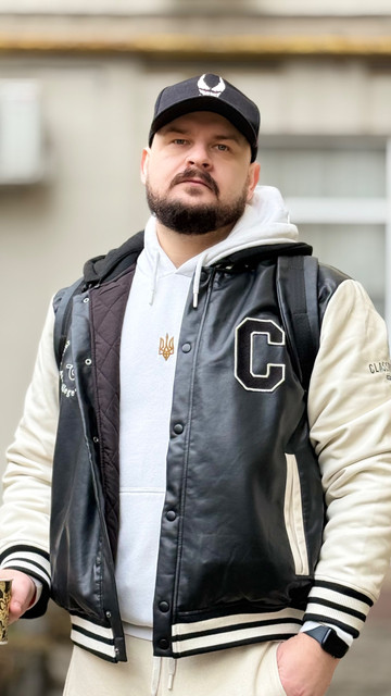 Urban Varsity Jacket Street Style: Modern Menswear Outfit and Styling Ideas