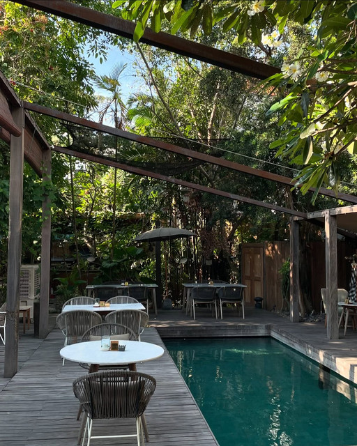 Lush Tropical Resort Poolside Dining reference photo set: Serene Luxury Lifestyle Inspiration