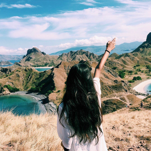 Wanderlust Editorial Photoshoot Pack: Flowy White Tunic in Coastal Mountain Landscape