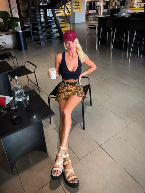 Modern Cafe Leopard Mini Skirt Outfit Idea: Editorial Photoshoot References