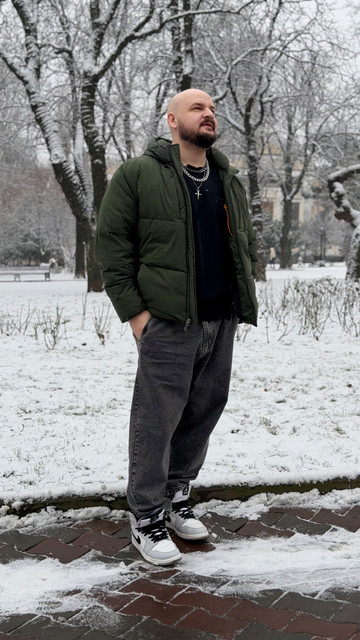 Urban Winter Chill: Men's Puffer & Relaxed Denim Styling Reference Set in a Snowy Park