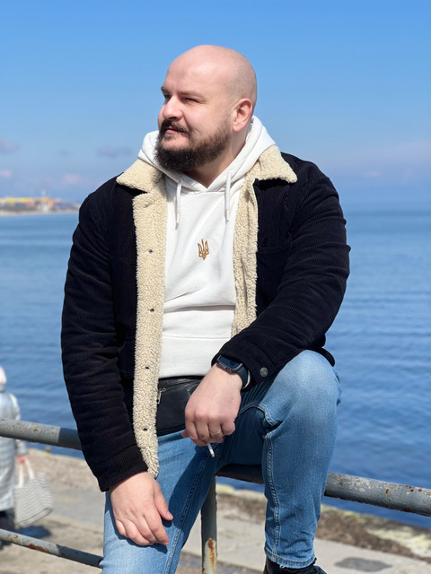 Coastal Cool Menswear: Corduroy Jacket & Hoodie Lookbook-Style Set for Relaxed Transitional Styling