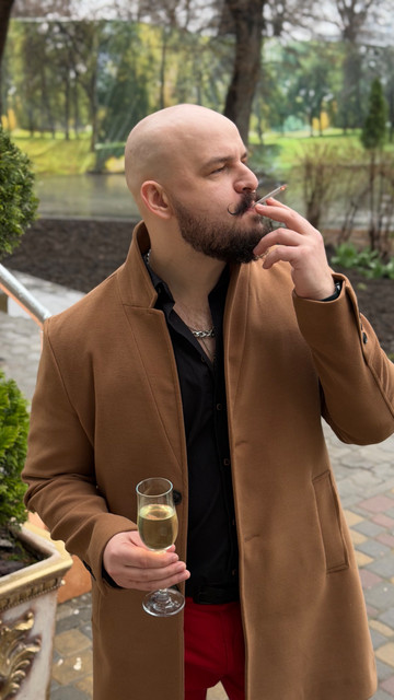 Refined Outdoor Menswear: Camel Coat & Red Trousers Styling Reference Set for Modern Elegance