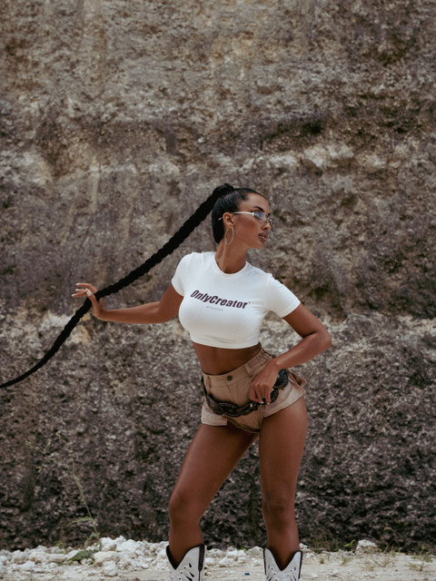 Modern Western Desert Fashion Photoshoot Pack: Crop Tops, Cowboy Boots & Vintage Car